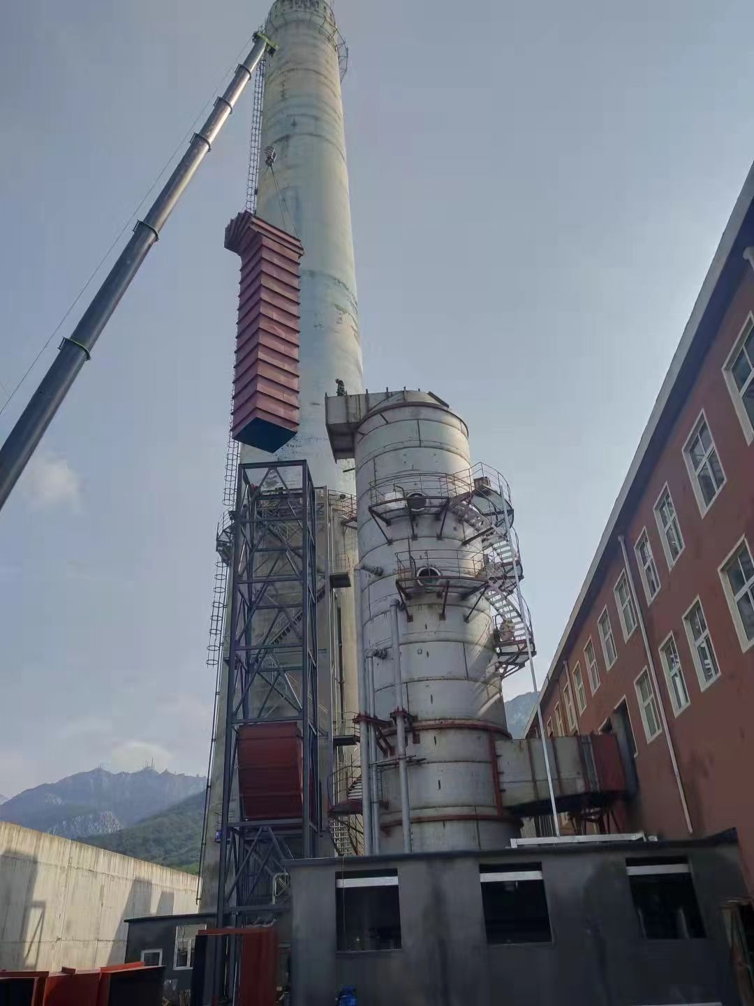 130吨锅炉湿法脱硫塔烟道吊装